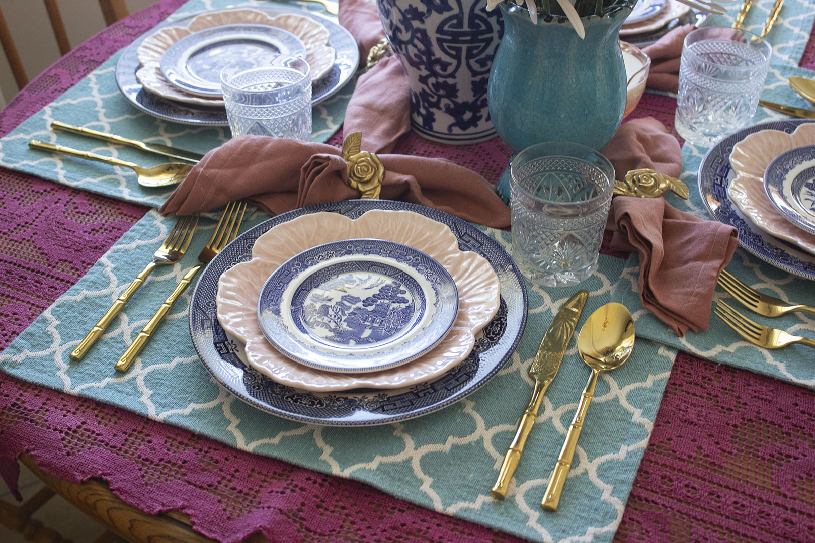 Spring Tablescapes: Blue Willow, Pink Cabbage Plates, and Floral Centerpieces