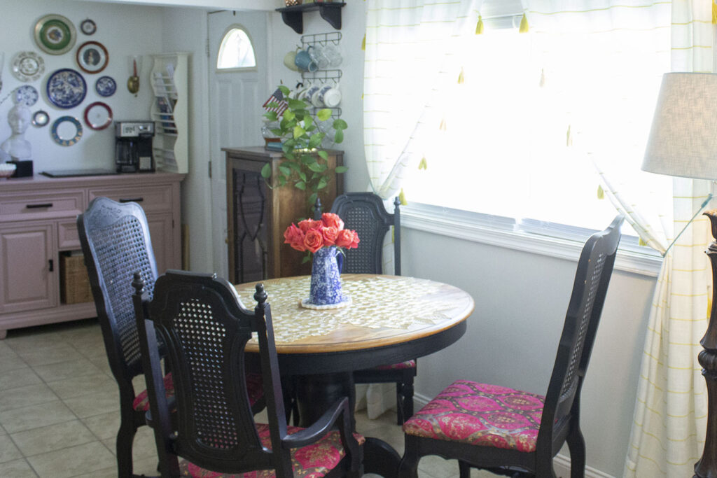 thrifty home décor hacks on a budget: mismatched kitchen chairs
