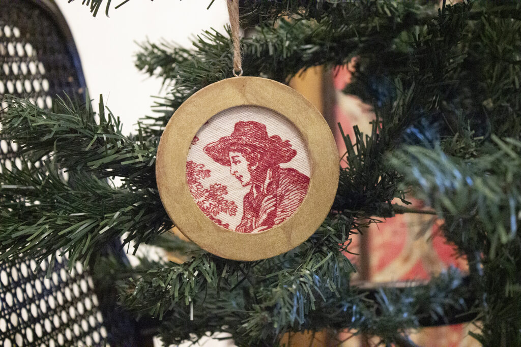 Easy DIY Christmas Ornaments (Hobby Lobby Frame)