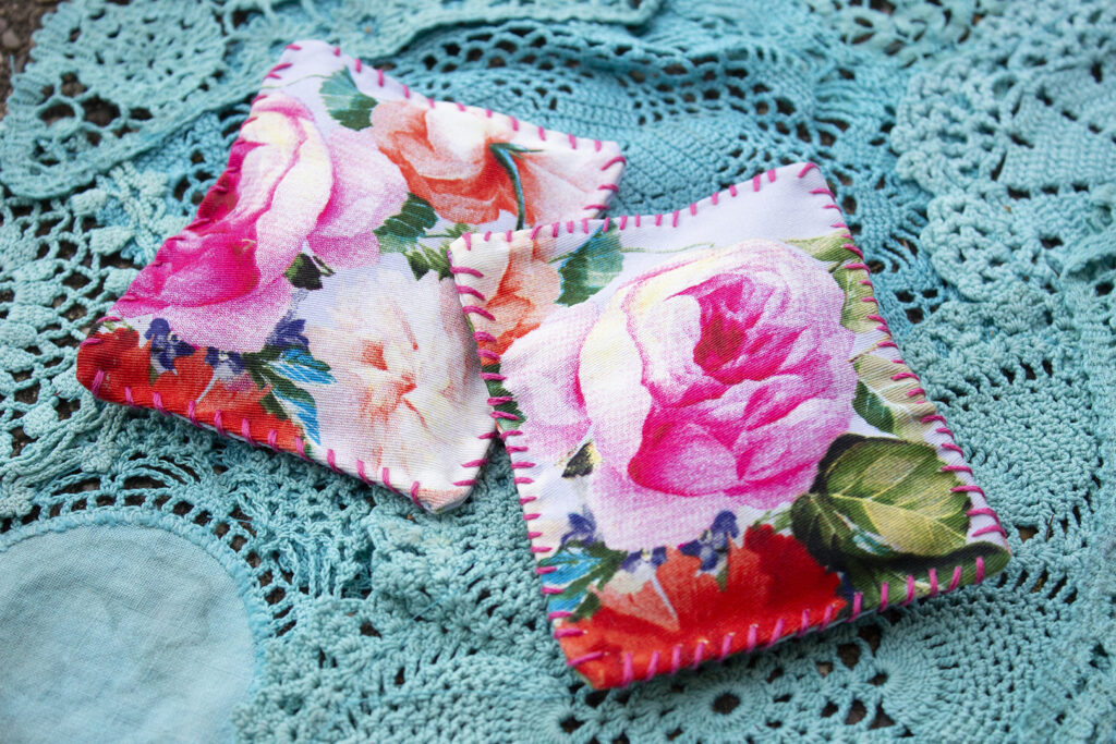 Fabric scrap projects: two floral sachets