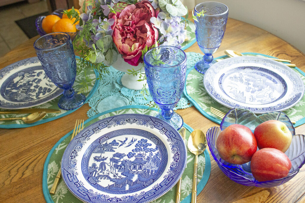 Table Setting Guide: Colorful Tablescape
