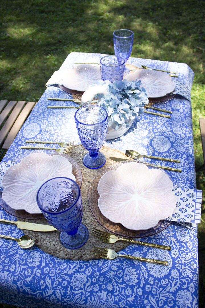 Outdoor Entertaining: Blue and Pink Tablescape with swan vase centerpiece
