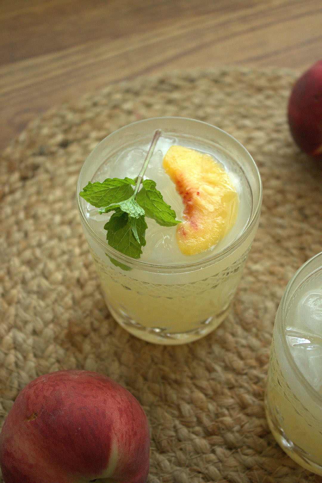peach mint vodka cocktail
