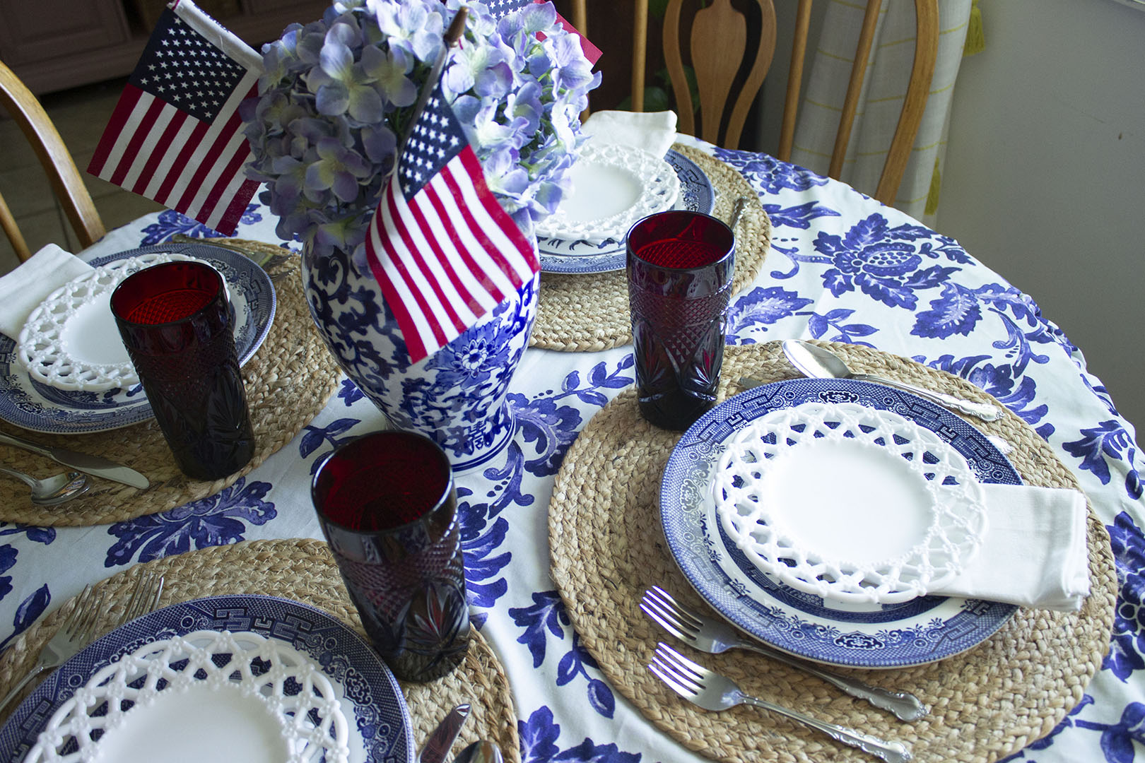 Summer Tablescape: 4th of july