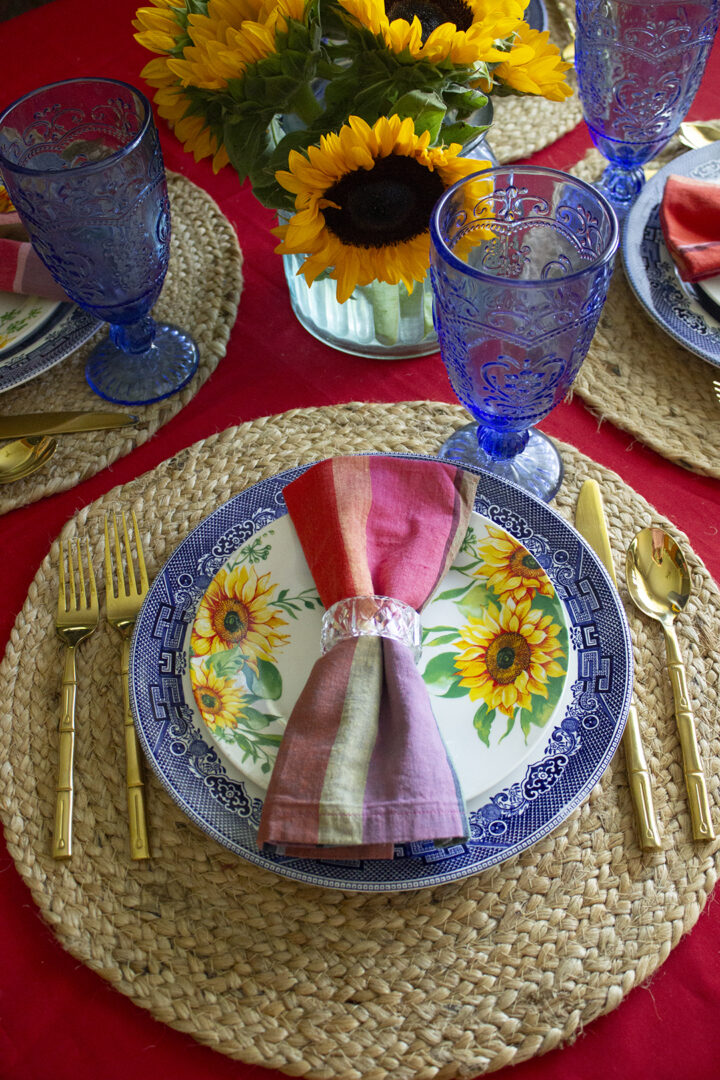 Fall Table Décor Ideas: Sunflower tablescape