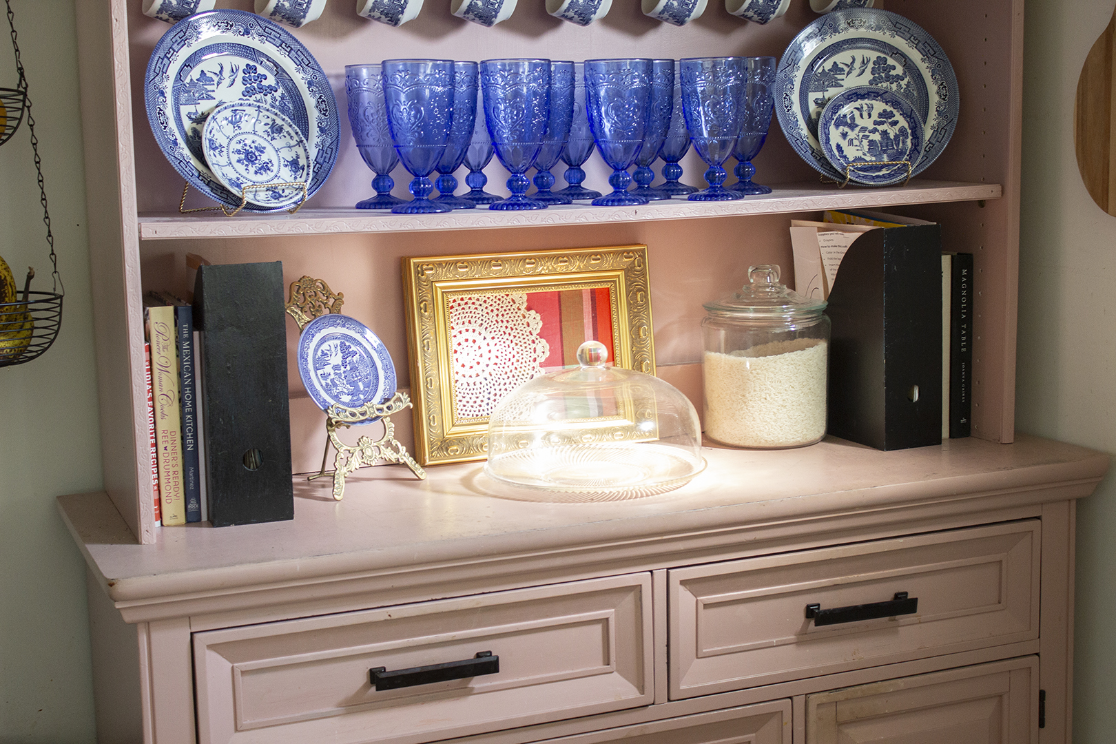 Closeup of hutch