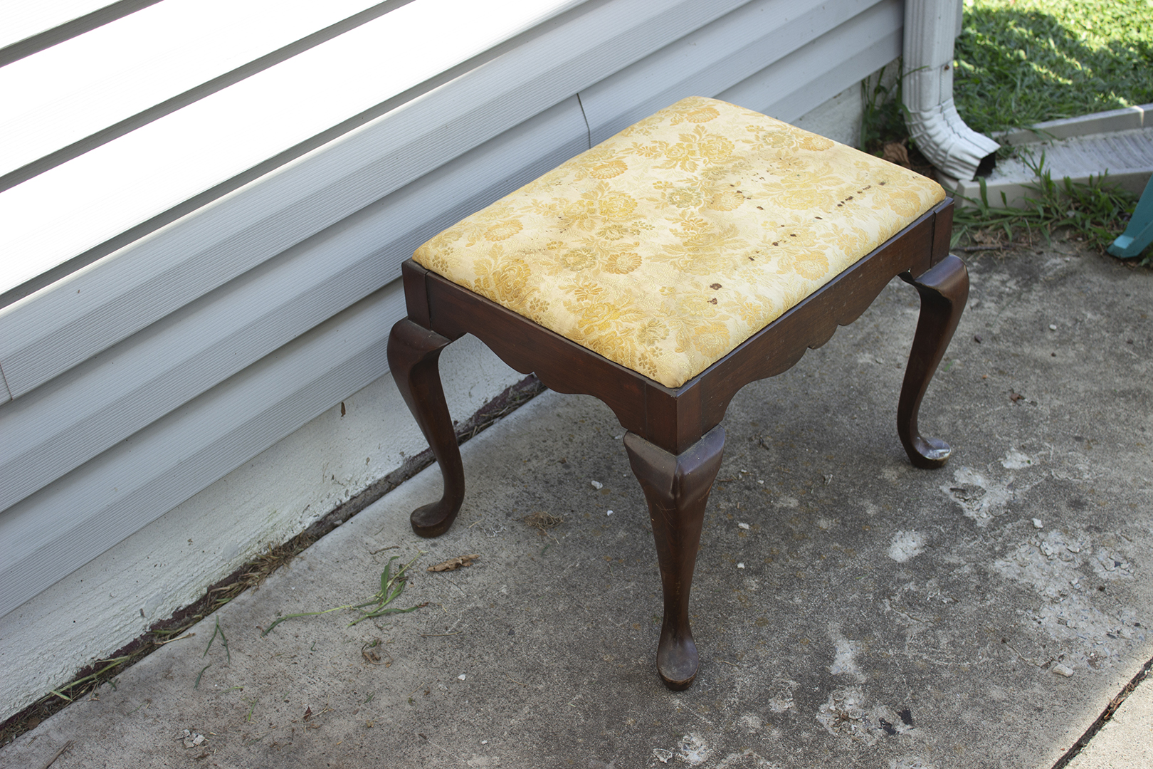 piano bench before photo