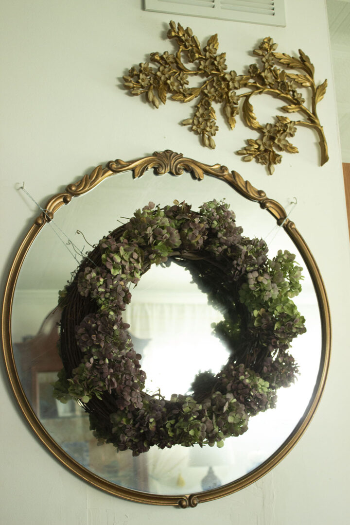 fall living room: hydrangea wreath